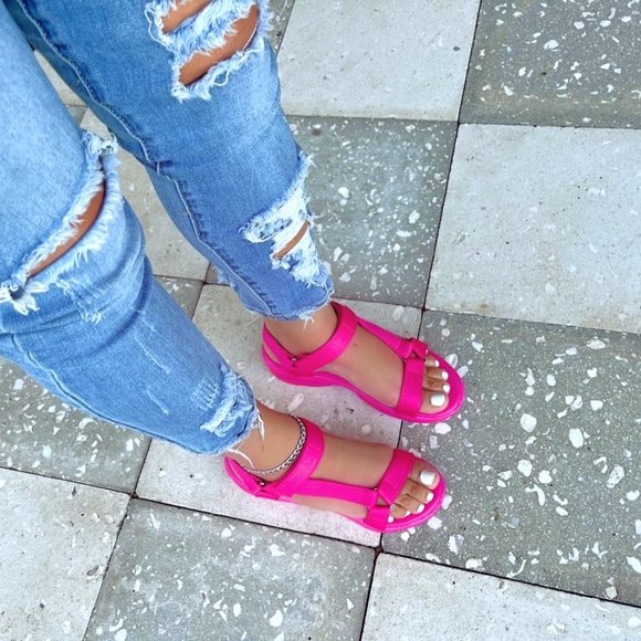 Pink sandals - Picture 2 of 4